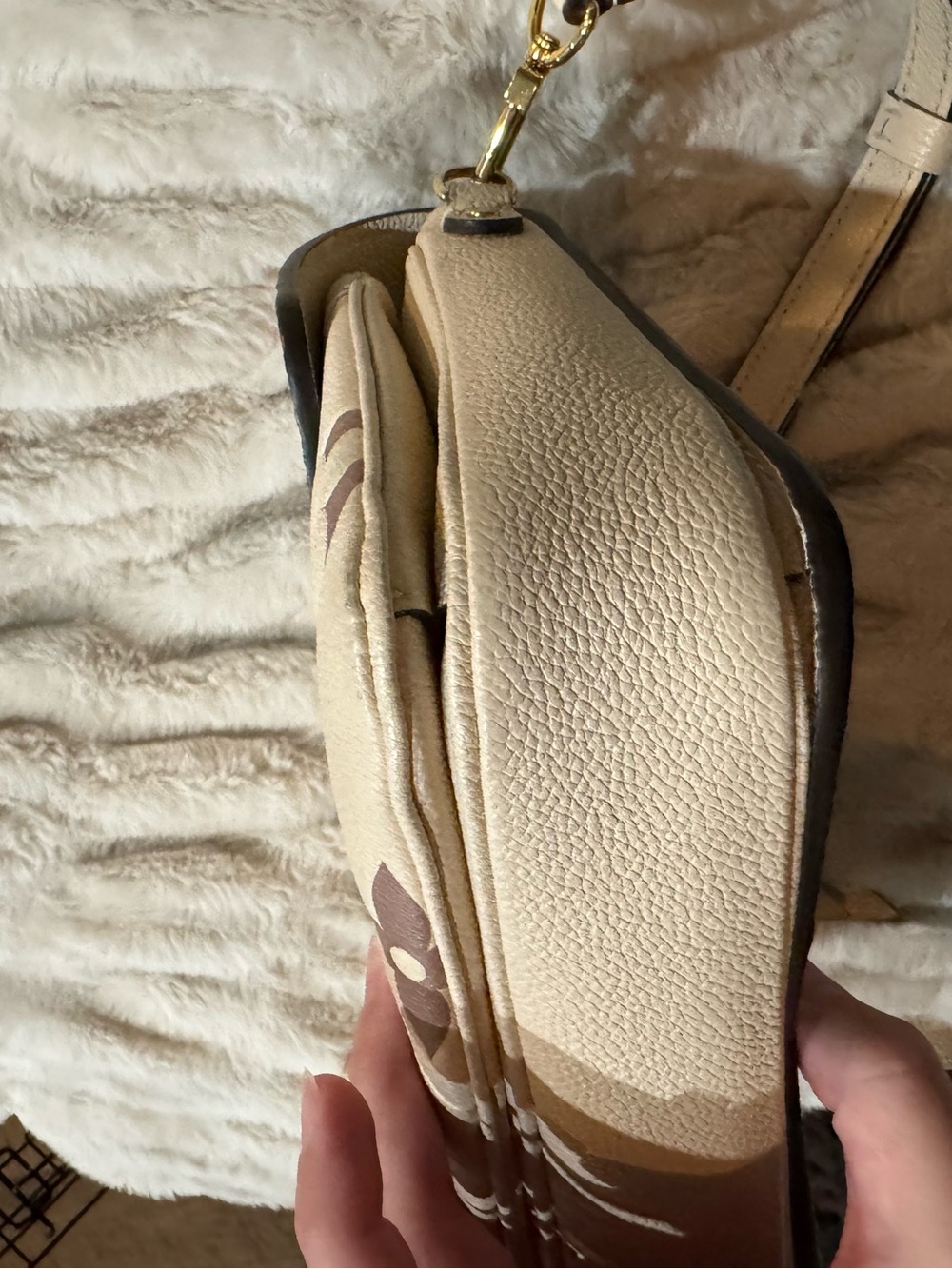 Louis Vuitton Cream Monogram Pochette Métis Crossbody Bag - Picture 3 of 8